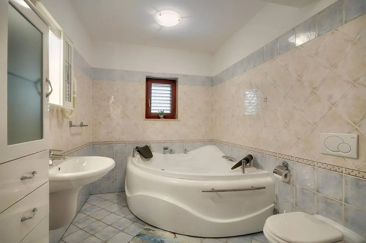 Villa Nina Medulin 0*,  Croatia