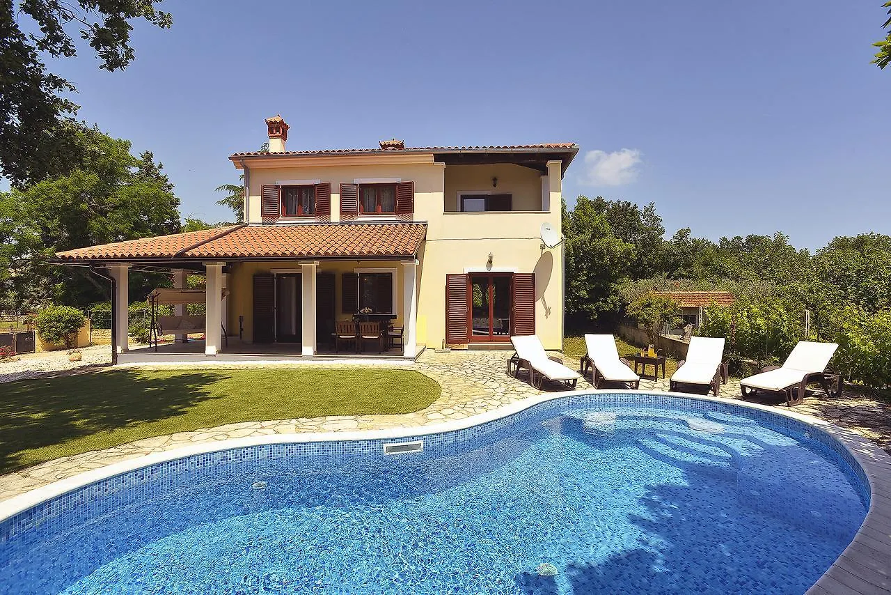 Villa Nina Medulin 0*,  Croatia